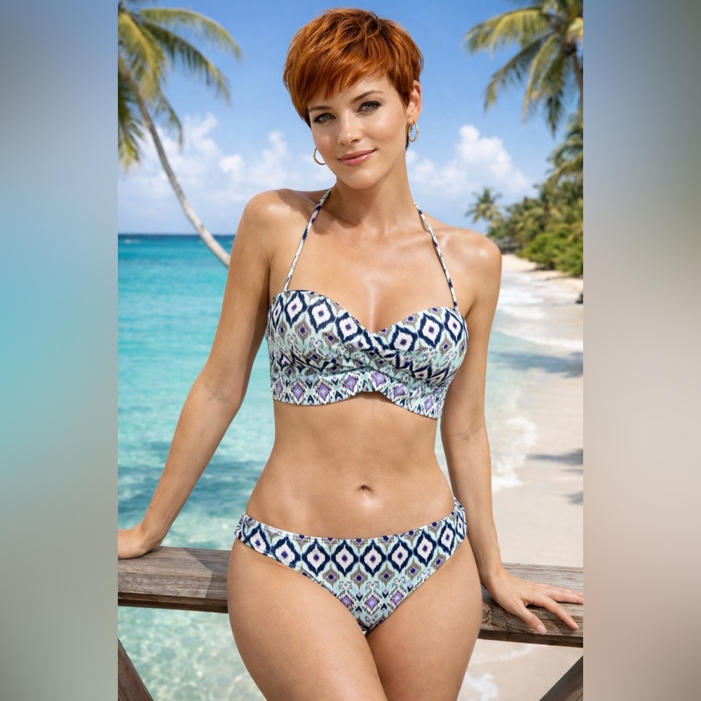 Size 32 D top with smallbottoms. Victoria’s Secret swimsuit, aqua, blue, navy,